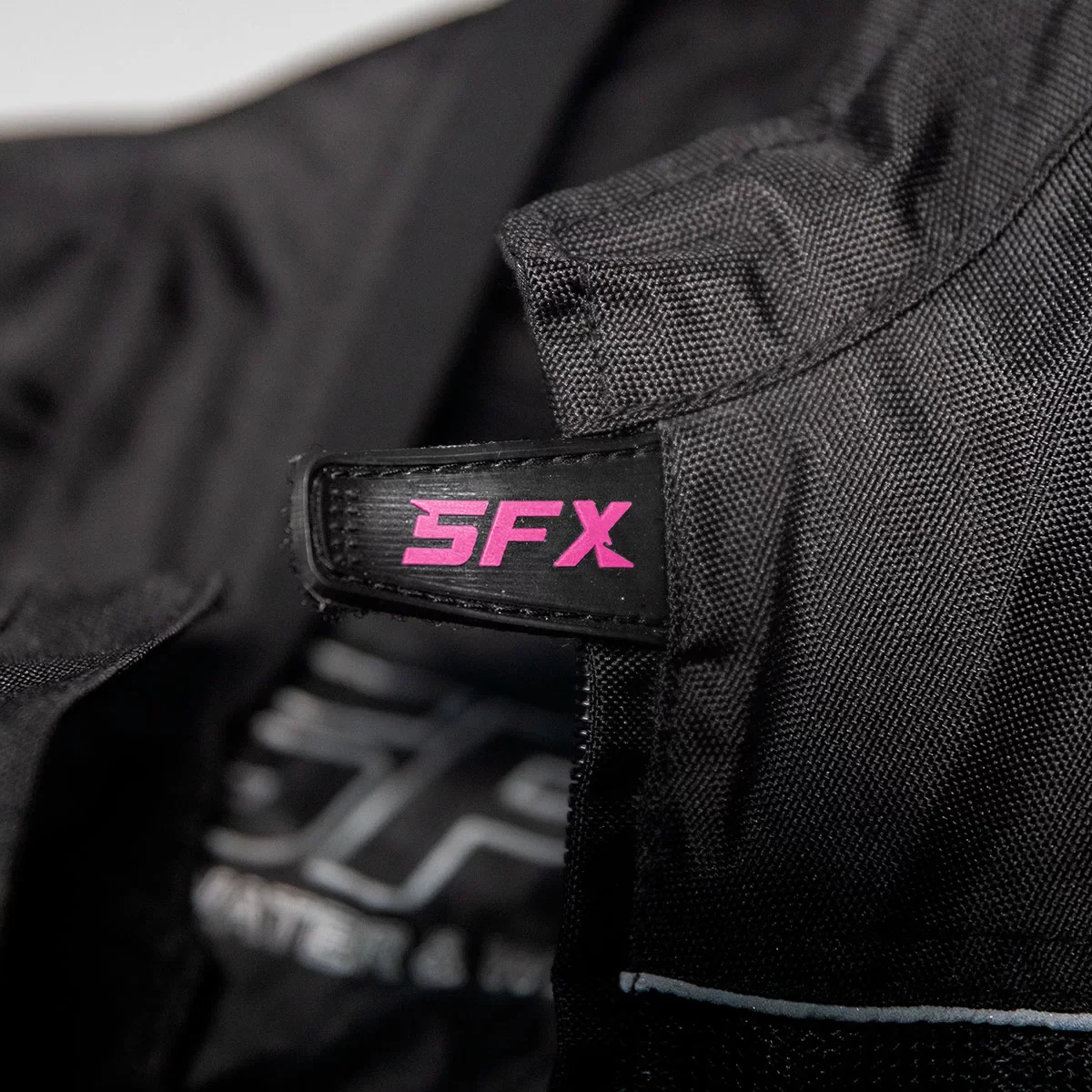 CASACA SFX STREET MJ NEGRO/FUCSIA1