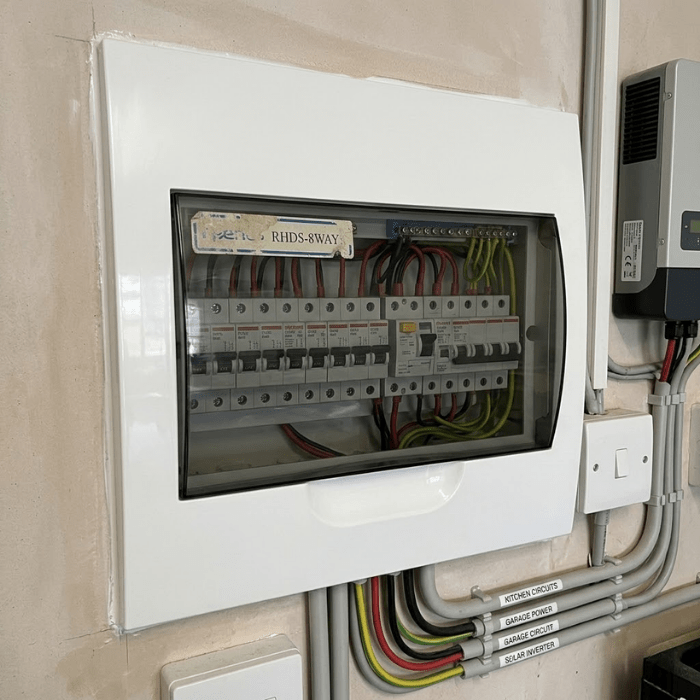 CAJA PLASTICA EMPOTRAR 18 POLOS (A-130)2