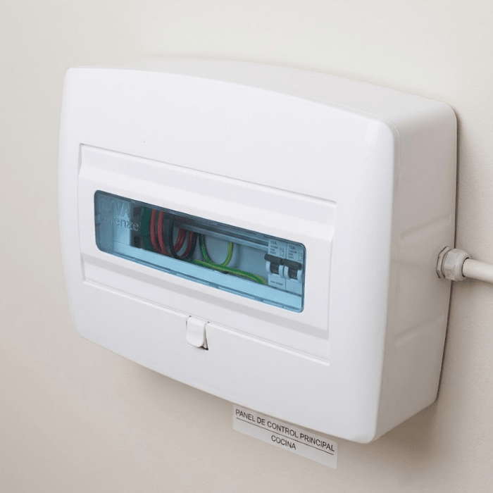 CAJA PLASTICA VISIBLE 12 POLOS (A-090)2