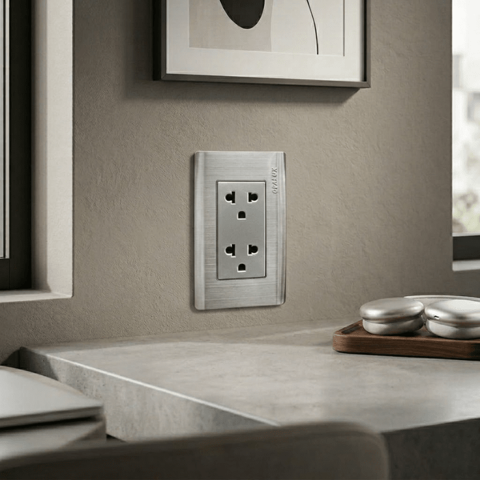 TOMACORRIENTE DOBLE C/LINEA TIERRA METAL (OP-S26) OPALUX2