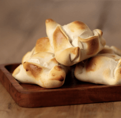 Empanadas Mechada Queso