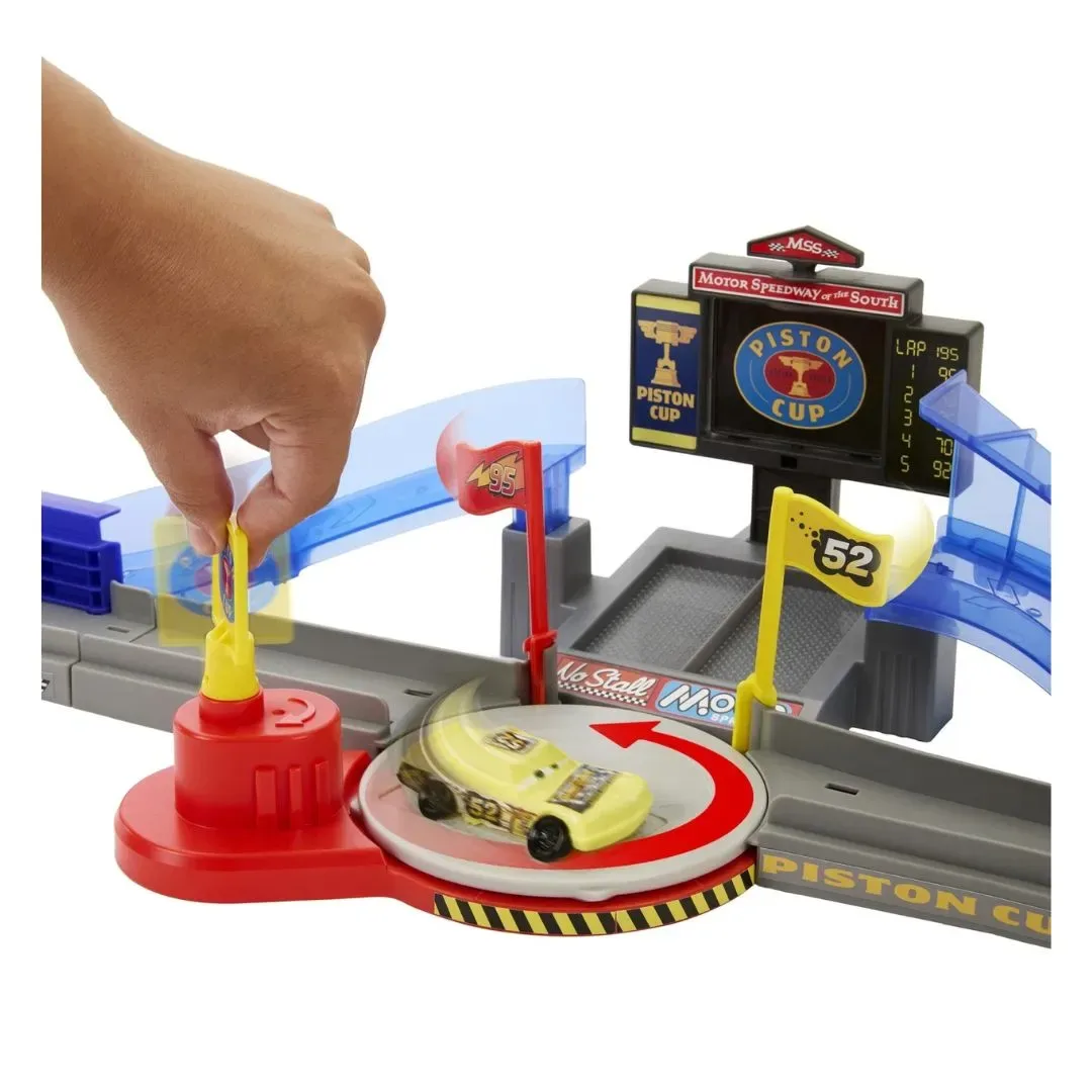 Pista de acrobacias de la copa Pistón Cars de Disney y Pixar2