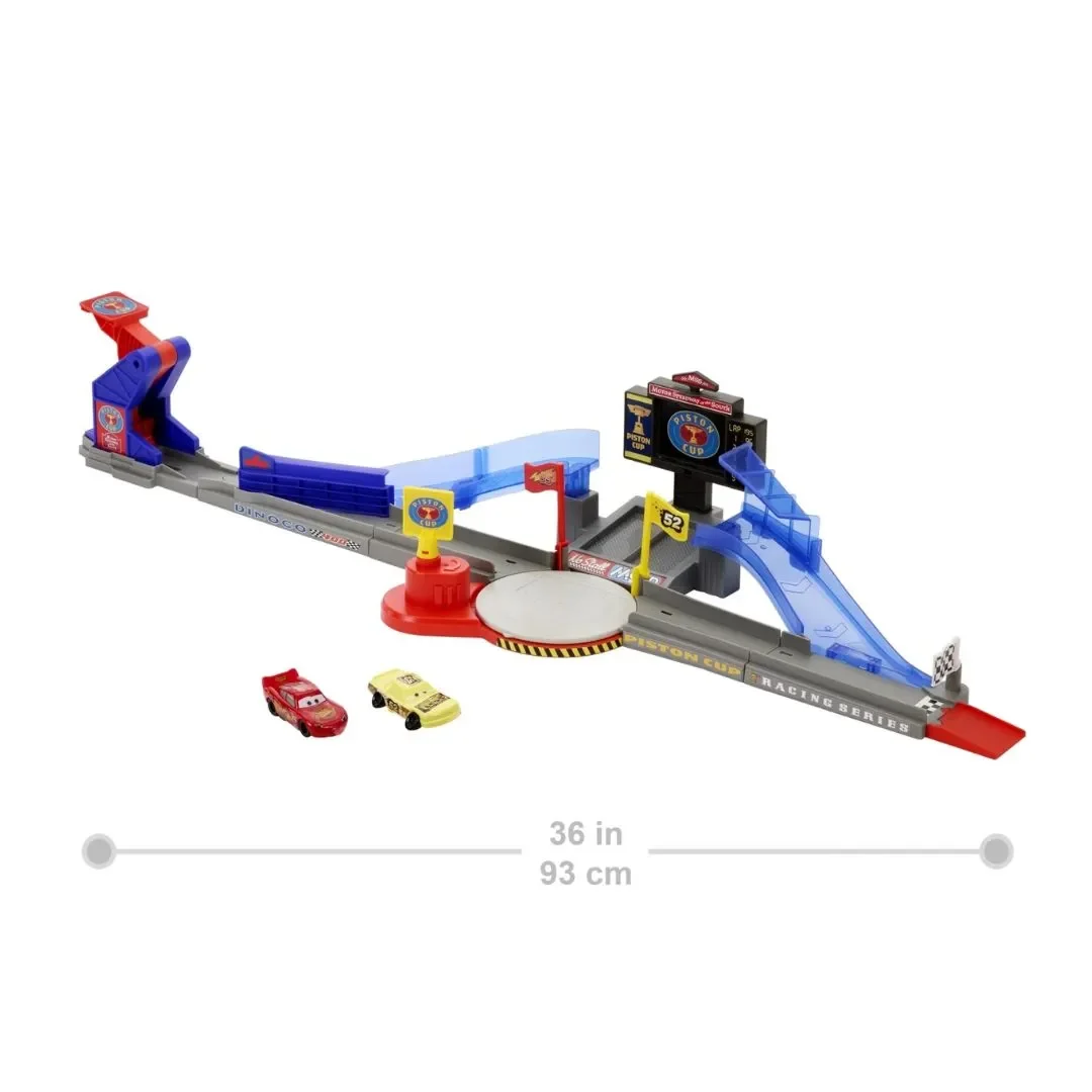 Pista de acrobacias de la copa Pistón Cars de Disney y Pixar3