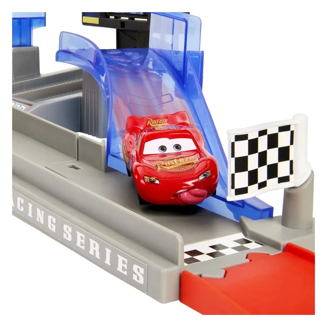 Pista de acrobacias de la copa Pistón Cars de Disney y Pixar5