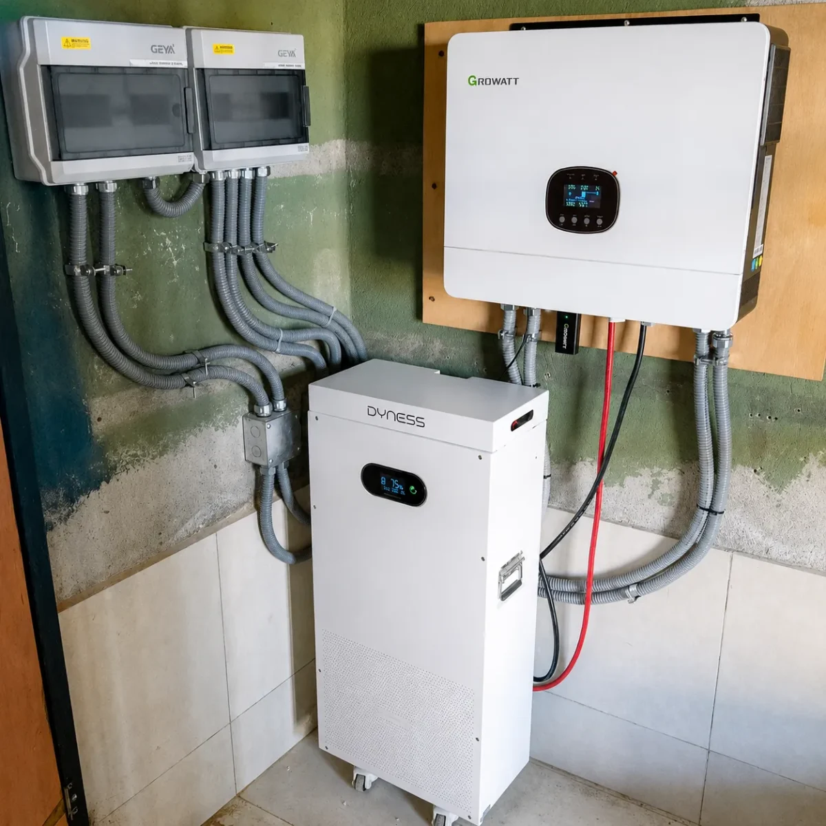 Sistema solar Off-Grid para una casa en Chile: Caso real de 6 kW con batería de litio de 16 kWh