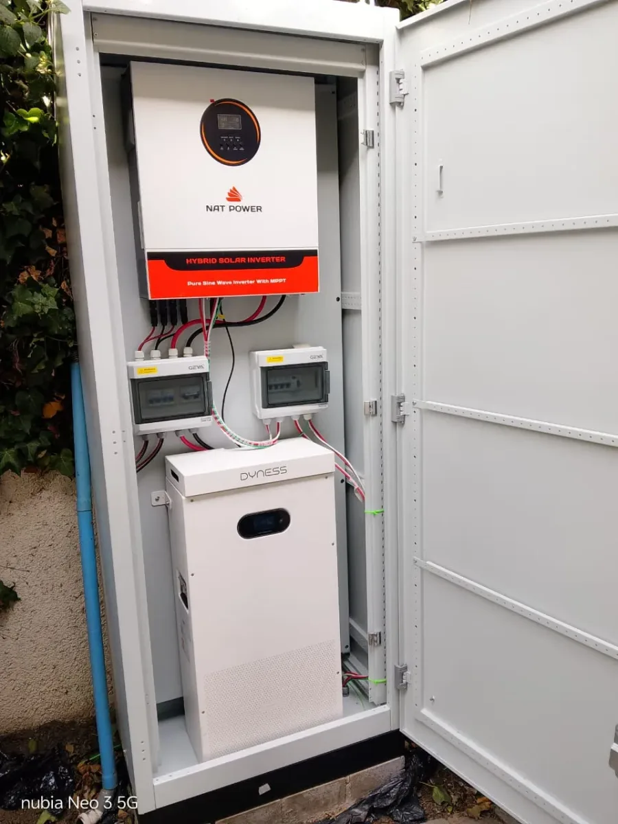 Proyecto Fotovoltaico 8 kW en Las Condes, Santiago: Sistema Solar con Inversor NatPower y Batería Dyness PowerBrick SC