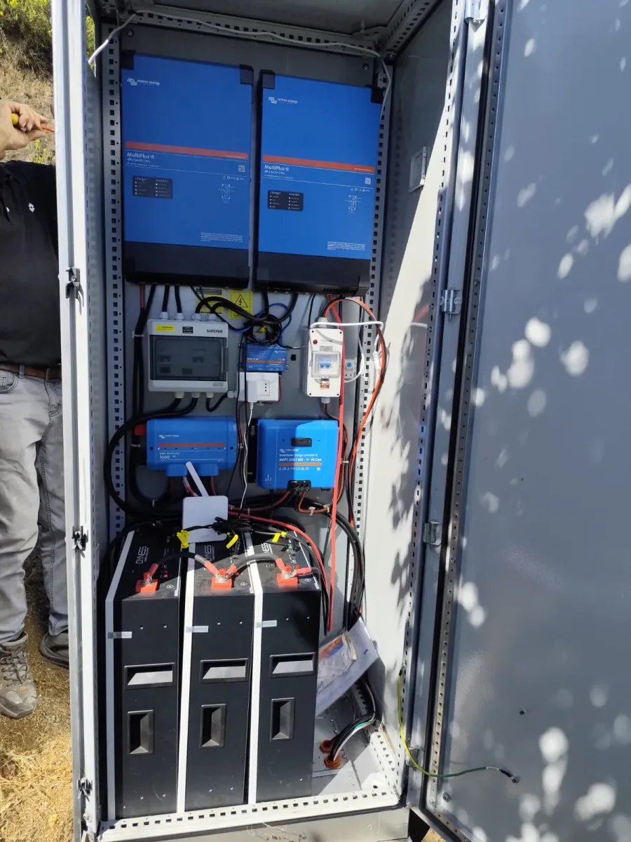 Paneles solares off-grid para cabañas y casas sin conexión a la red eléctrica: guía completa 2026