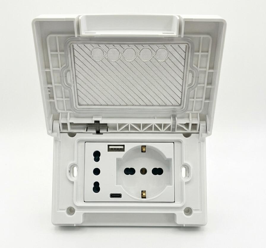 PLACA IP55 BLANCA CON MULTITOMA 1