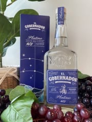 Pisco El Gobernador Platino c/estuche 40° 700cc