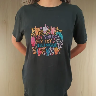 Polera Soy sordo y soy bilingüe - Negra - Colores1