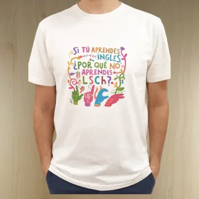 Polera Si tú aprendes inglés, ¿por qué no aprendes LSCh? - Blanca - Colores1
