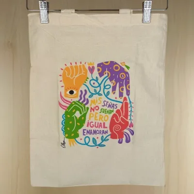 Tote Bag Mis señas no suenan, pero igual enamoran1