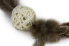 Hey! Bola de Ratan Natural con Plumas y Campana