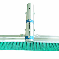 Escobillón de fibra plástica verde 2.44 mts