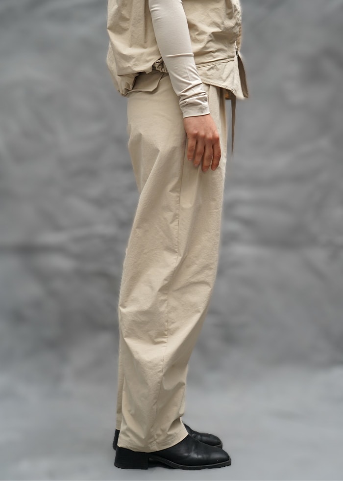 Pantalón curvo beige1