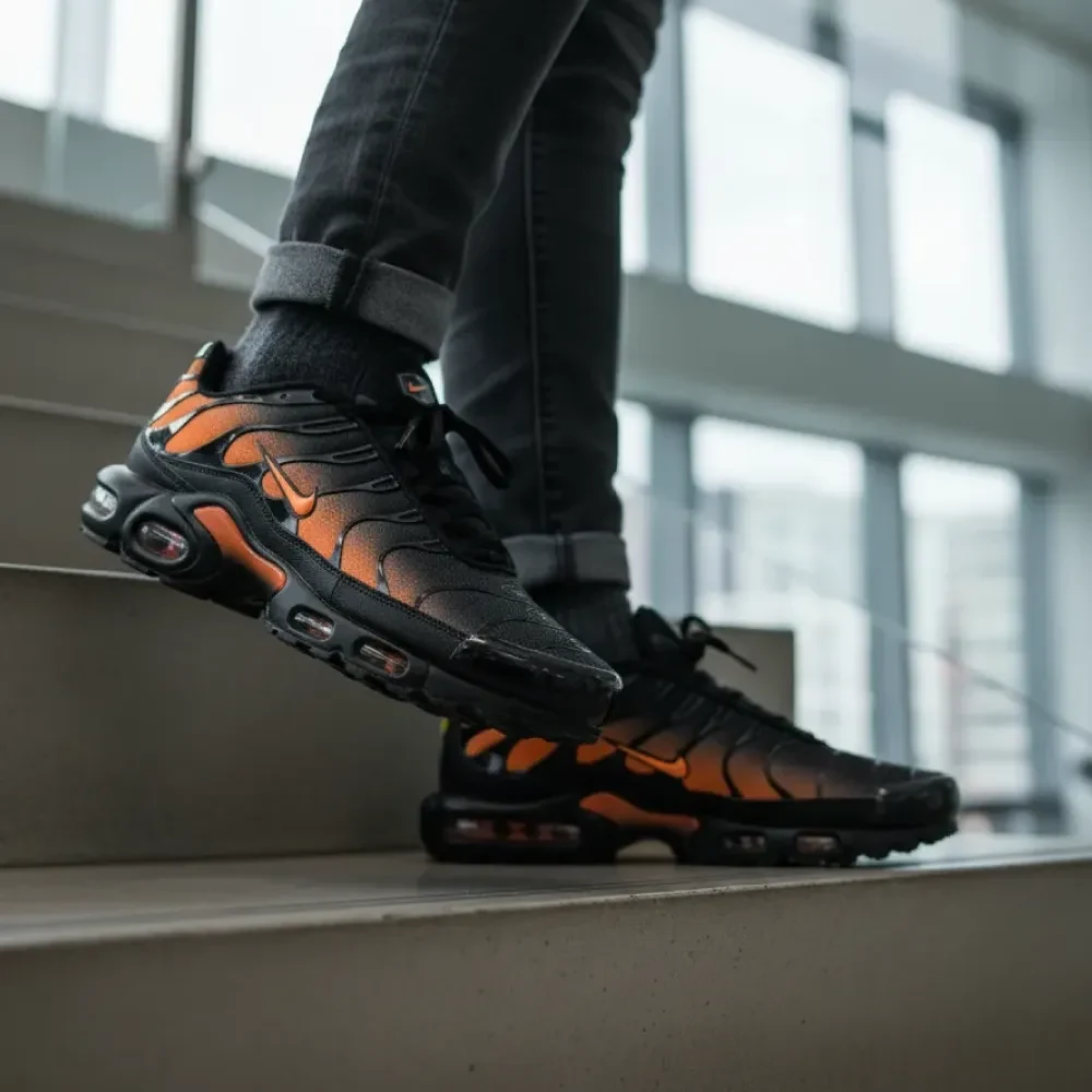 ZAPATILLA NIKE AIR MAX PLUS - DM0032-0257