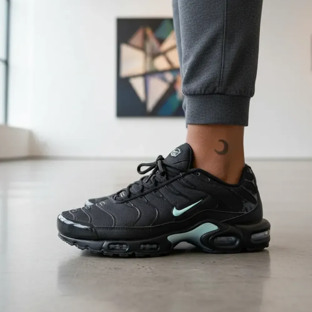 ZAPATILLA NIKE AIR MAX PLUS - DM0032-0296