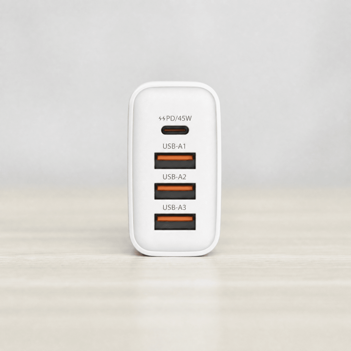 Cabezal de Carga Rápida MOVISUN MPD 45 Blanco | 45W, 4 Puertos (1 Tipo C + 3 USB)2
