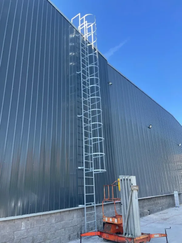 Escalas Gateras de Acero Galvanizado: Seguridad, Durabilidad y Confianza para Accesos Industriales