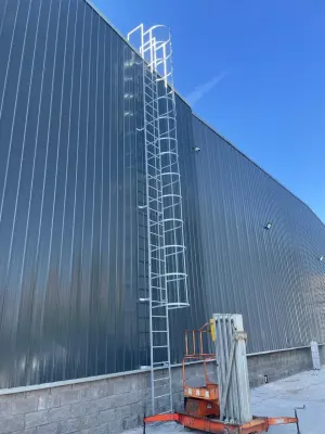 Escalas Gateras de Acero Galvanizado: Seguridad, Durabilidad y Confianza para Accesos Industriales