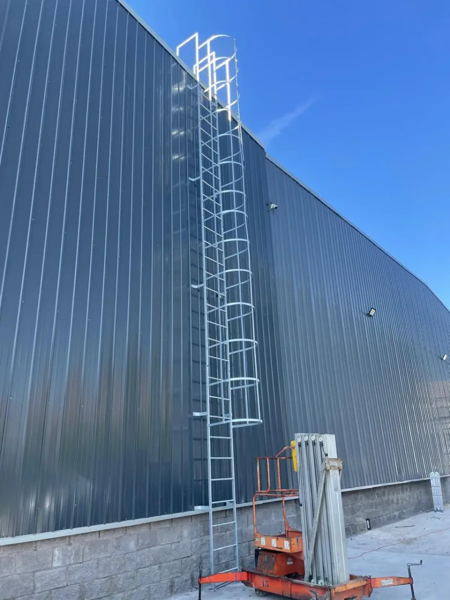 Escalas Gateras de Acero Galvanizado: Seguridad, Durabilidad y Confianza para Accesos Industriales