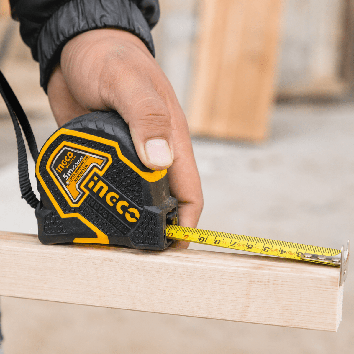 Wincha Flexómetro Cinta Métrica 5 m x 25 mm con Gancho Magnético INGCO2