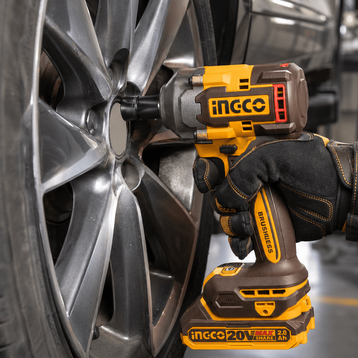 Llave de Impacto Inalámbrica Brushless 20V 400Nm con 2 Baterías 2Ah y 3 Dados INGCO2