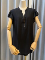 Blusa Negra Cierre