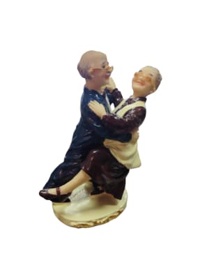 Pareja de Abuelos Bailando
