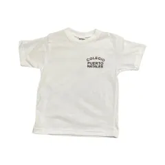 Polera blanca Colegio Puerto Natales