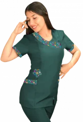 Delantal educadora modelo Rayito verde botella