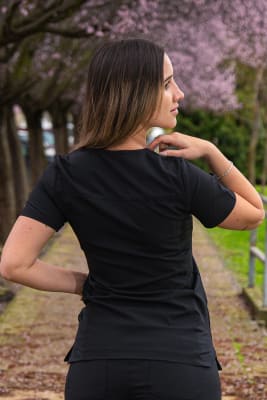POLERA CLINICA MUJER MOMENTUM 5002 NEGRA