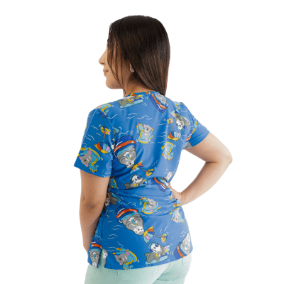 POLERA CLINICA MUJER ESTAMPADA GREEN TOWN 500V 1493BL