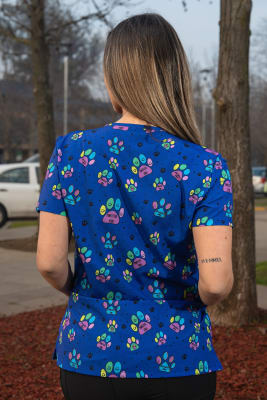 POLERA CLINICA MUJER ESTAMPADA GREEN TOWN 500V 1936
