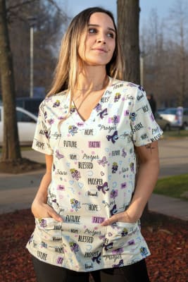 POLERA CLINICA MUJER ESTAMPADA GREEN TOWN 500V 1951YL