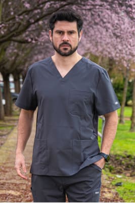 POLERA CLINICA HOMBRE MOMENTUM 5802 GRIS OSCURO
