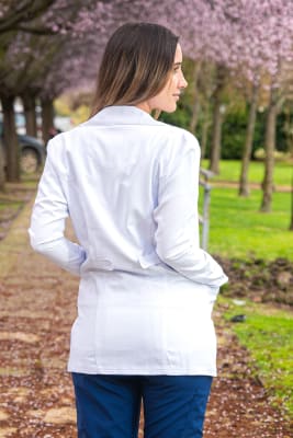 DELANTAL CLINICO CORTO MOMENTUM MUJER 5973 BLANCO