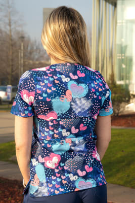 POLERA ESTAMPADA HEART NAVY MUJER GLOBAL