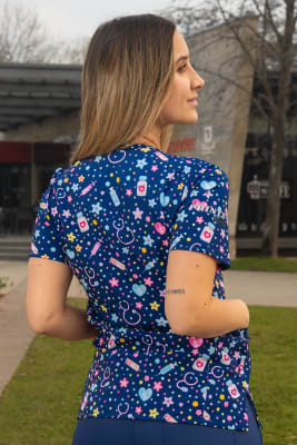 POLERA ESTAMPADA PROPS NAVY MUJER GLOBAL