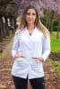 DELANTAL CLINICO MUJER CORTO MOMENTUM 5073 BLANCO1