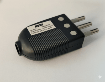 ENCHUFE MACHO 3 PATAS 10AMP 250V AEREO NEGRO 2 POSICIONES EQUUS1