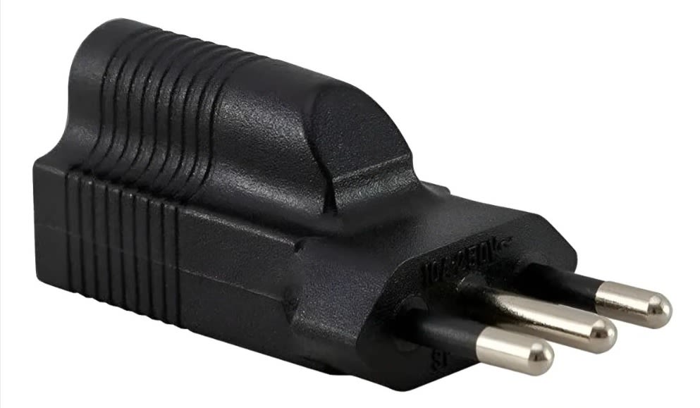 Adaptador Americano a Chileno 110V A 220V Negro2