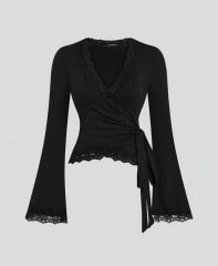 BLUSA CON ENCAJE EN ESCOTE