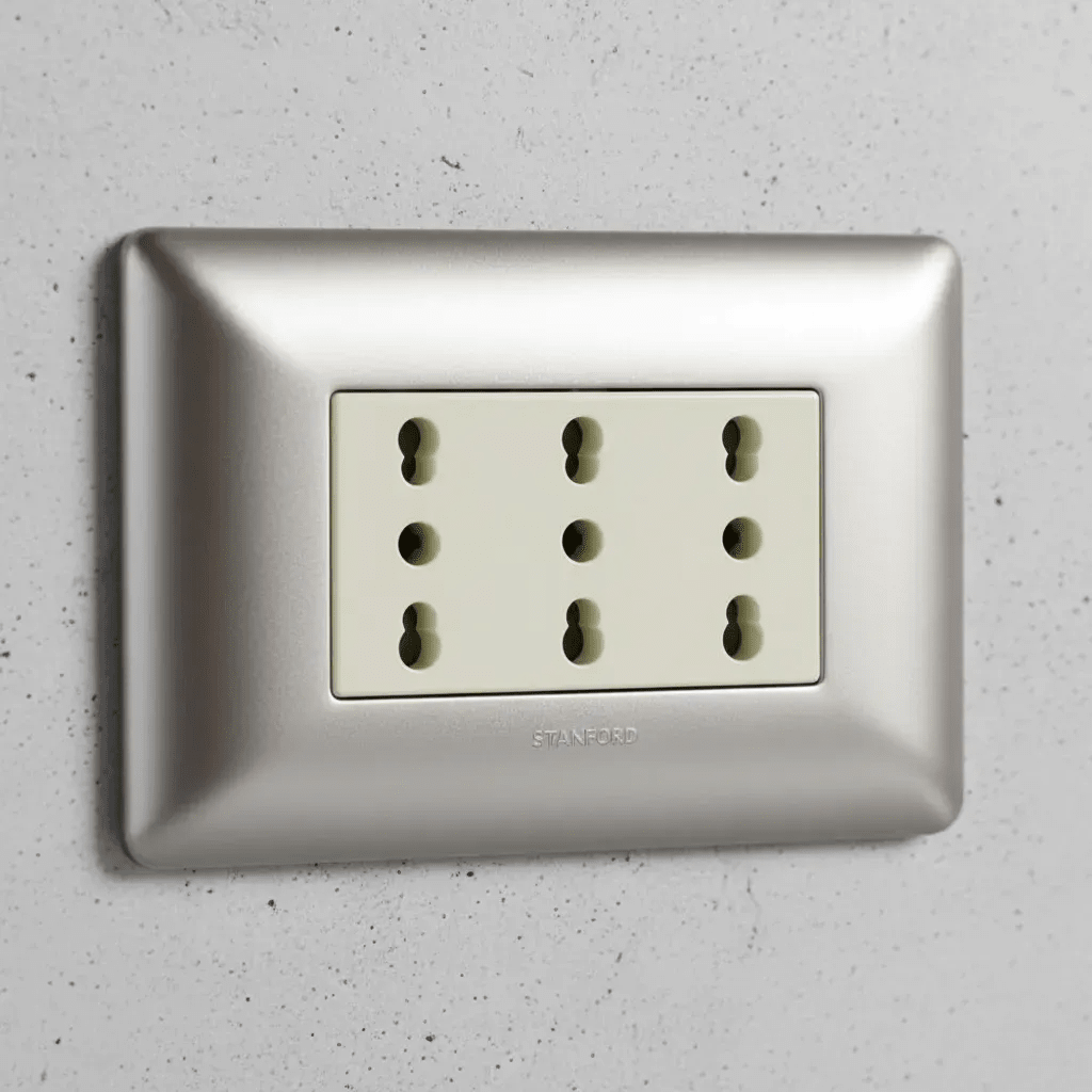 Enchufe Integrado Triple 16 Amp Champagne V-SO-3303 16A SEC3
