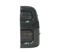 FAROL TRASERO RH GRIS TOYOTA HILUX 2019/2025 DIFORZA