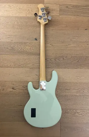 Bajo Electrico Sterling by Music Man StingRay 24 (SKU:2753)