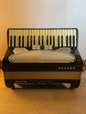 Acordeon a piano 120 bajos Hohner Verdi III (SKU:1898)1