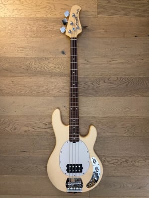 Bajo Electrico Sterling by Music Man StingRay 4 (SKU:2288)1