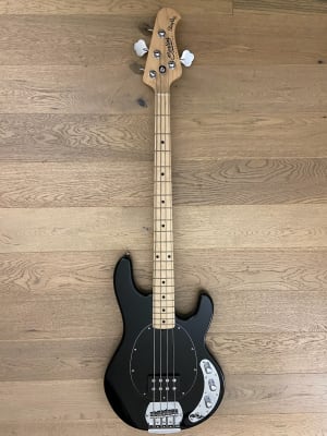 Bajo Electrico Sterling by Music Man StingRay 4 (SKU:2016)2