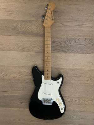 Fender Duo-Sonic Standard MIM (SKU:2037)1